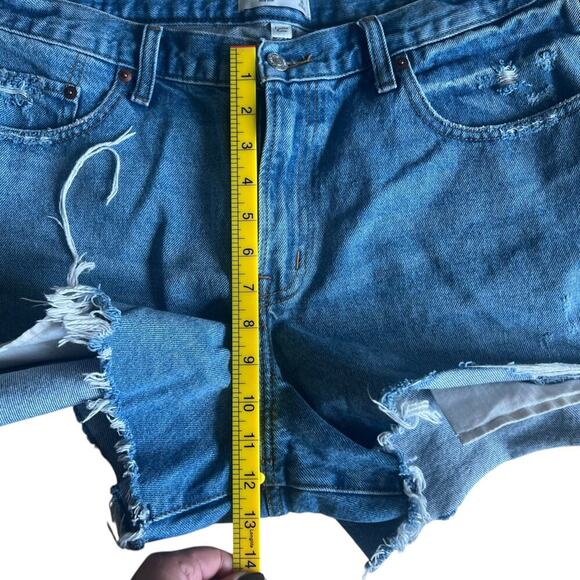 Abercrombie & Fitch Women's Boyfriend Short Midrise Distressed Medium Wash Sz16 - Picture 6 of 7